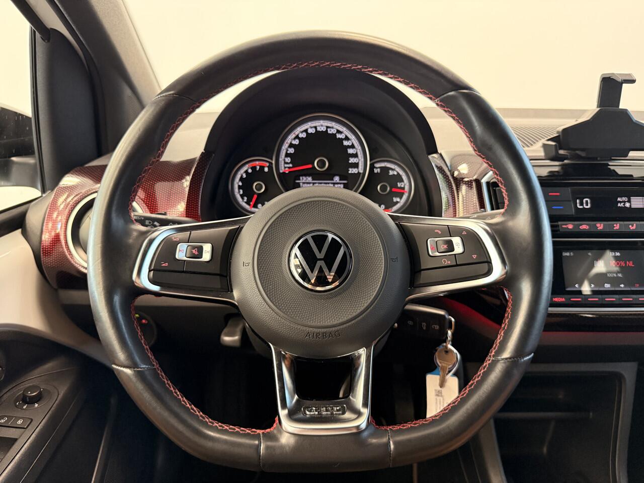 Volkswagen UP! 1.0 TSI GTI 5-Drs. ClimateControl Stoelverwarming 17'lmv 24 maanden garantie mogelijk (*vraag naar de voorwaarden)