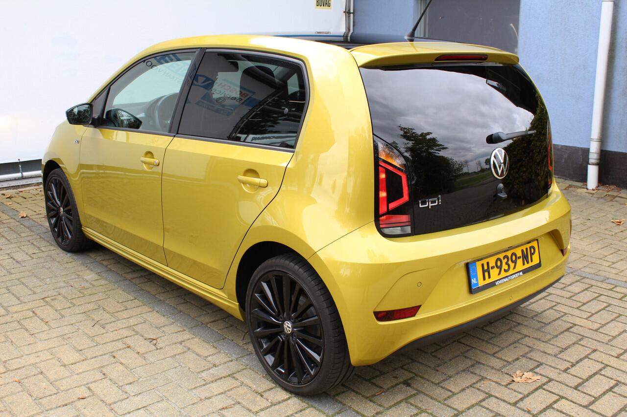Volkswagen UP! 1.0 R-Line | Incl. 12 maanden Garantie | 1e Eigenaar | Cruise controle | Achteruitrijcamera | Parkeersensoren achter | Climate controle | Lane assist | DAB | 17 Inch LMV | Bluetooth | Stuurwiel multifunctioneel | Origineel NL Auto | NAP |
