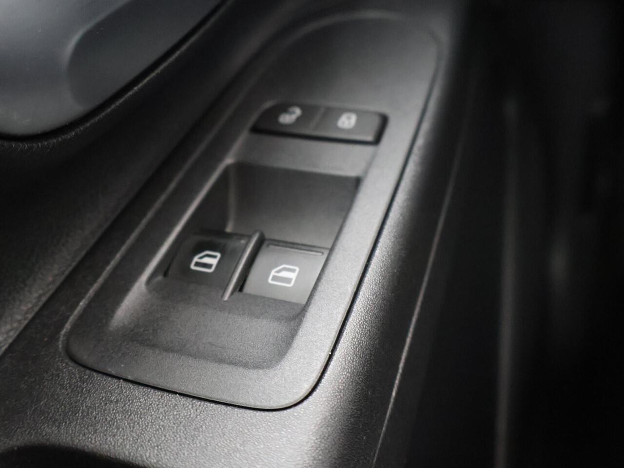 Volkswagen UP! e-Up! e-up! | 83 PK | SoH 90% | Climate control | Cruise control | Achteruitrijcamera |