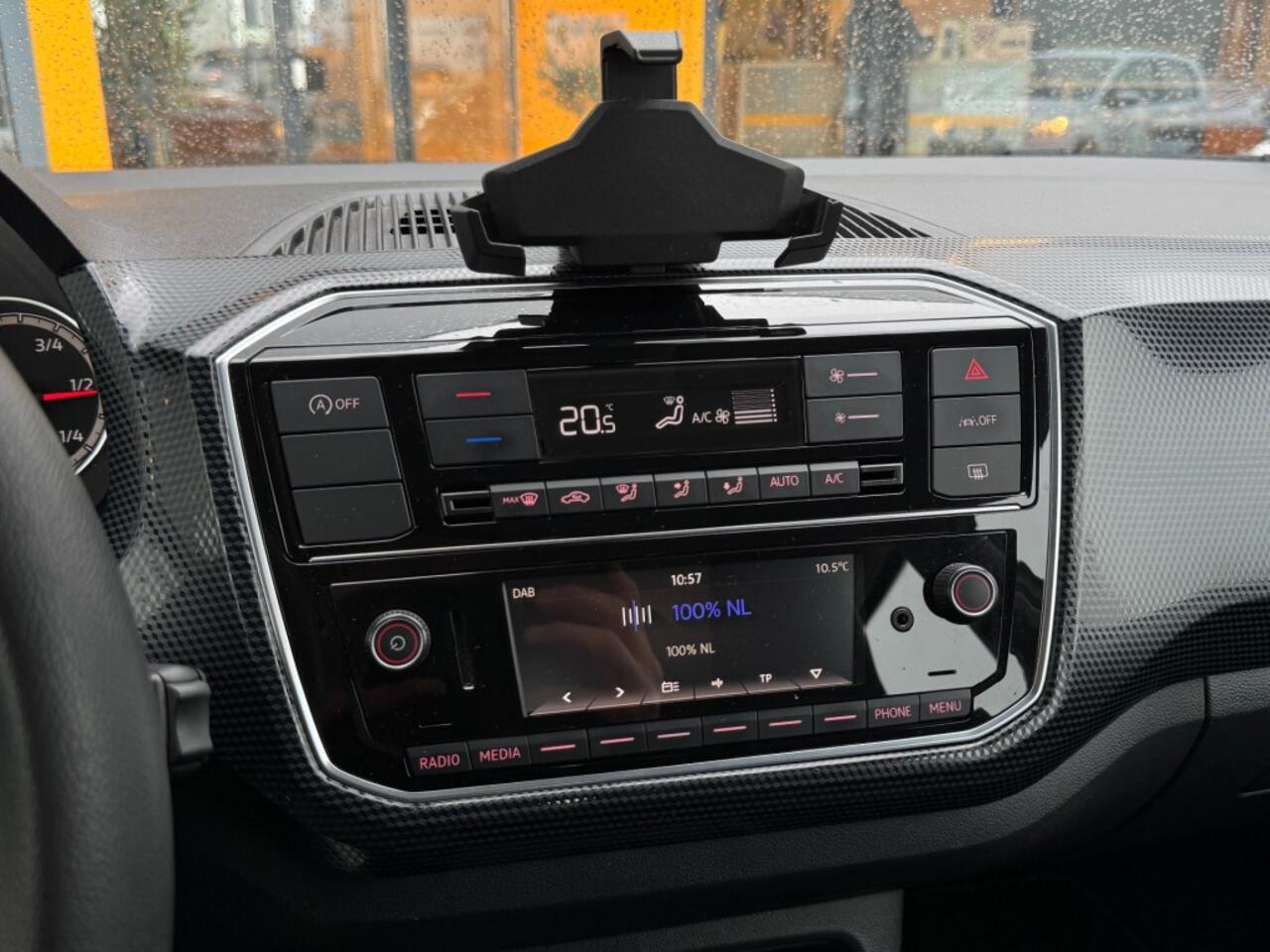 Volkswagen UP! Move Up - camera - sensoren - all season banden