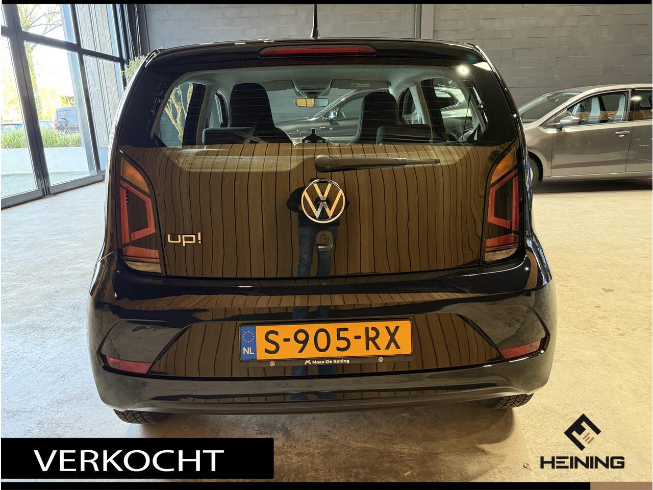 Volkswagen UP! 1.0. Airco. DAB. Rijstrooksensor. NAP