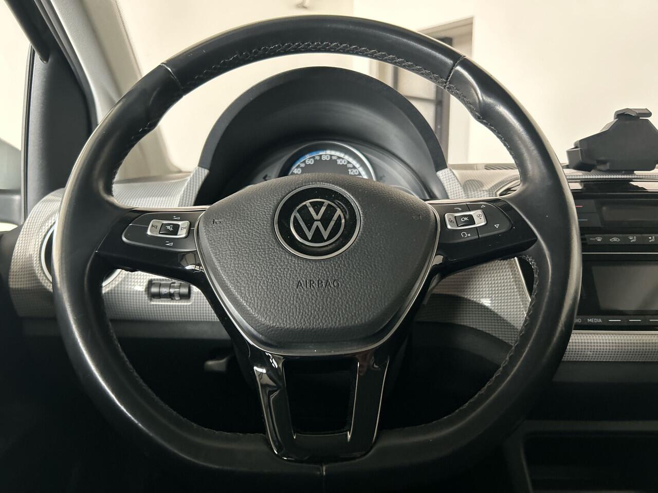 Volkswagen UP! e-Up! e-up! Style | Black & White | Winterpakket | Parkeercamera | SoH (batterijcheck) 93 % score!