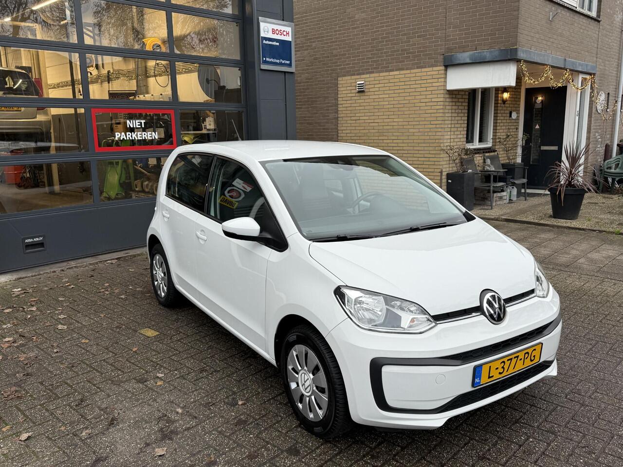 Volkswagen UP! 1.0 / Airco clima/ Cruise/ Navigatie via App/ Cruise/ PDC/ Camera