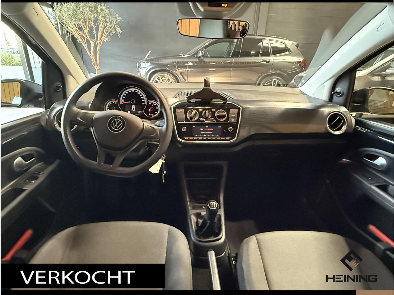 Volkswagen UP! 1.0. Airco. DAB. Rijstrooksensor. NAP