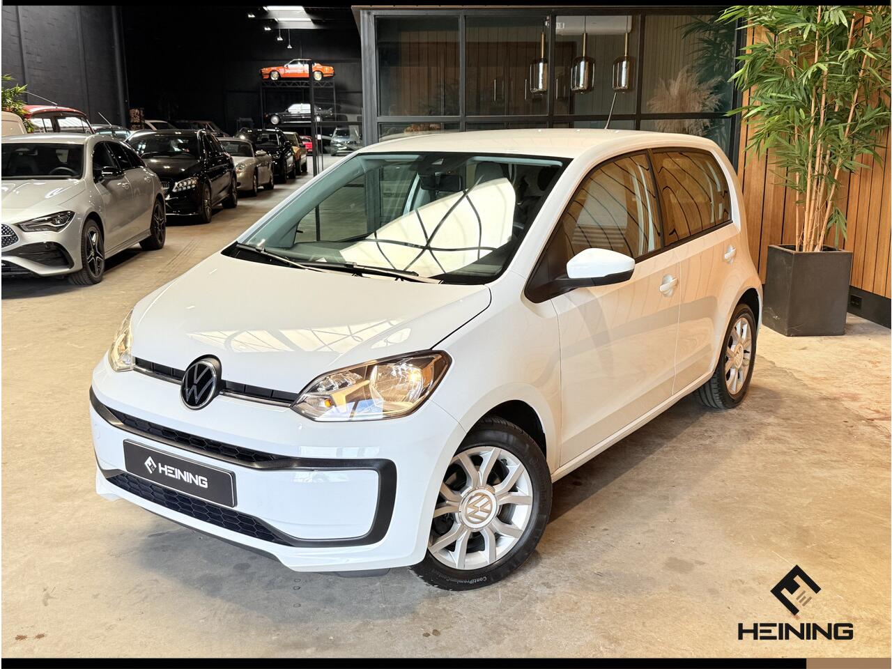 Volkswagen UP! 1.0 BMT move up! Airco. Bluetooth. Lichtmetaal. Hollandse auto met NAP