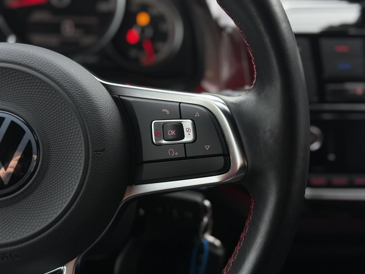 Volkswagen UP! 1.0 TSI GTI 116pk als nieuw! | Clima | Camera | PDC Achter | Bluetooth | Cruise | Stoelverwarming | RIJKLAARPRIJS INCL 12 MAANDEN GARANTIE EN BEURT