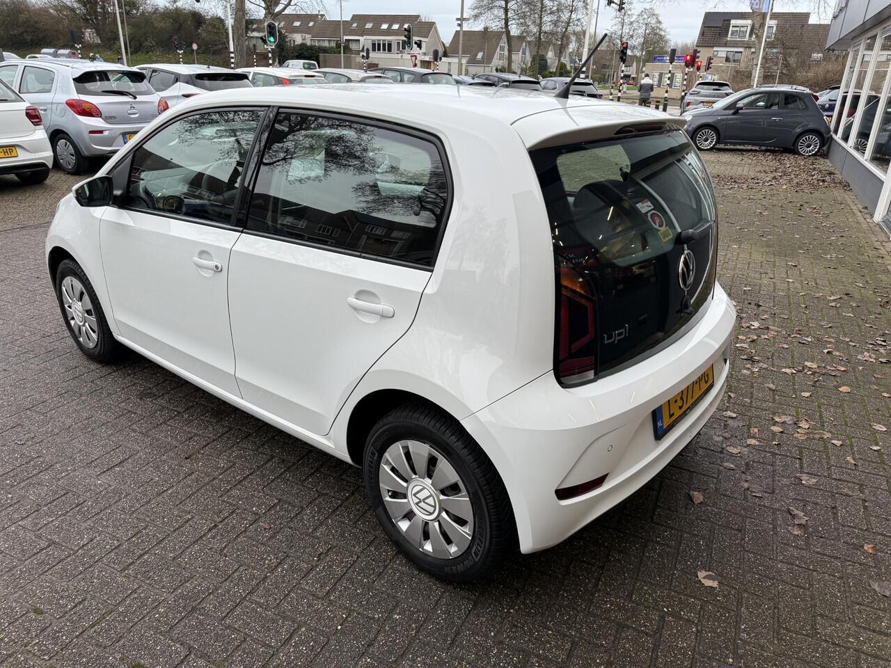 Volkswagen UP! 1.0 / Airco clima/ Cruise/ Navigatie via App/ Cruise/ PDC/ Camera