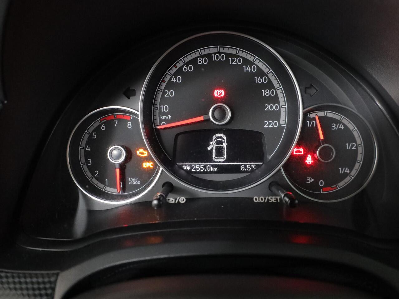 Volkswagen UP! 1.0 65 pk | Verlengde garantie | Navigatie via App | Autom. airco | Cruise control | Parkeersensoren achter | Achteruitrijcamera |