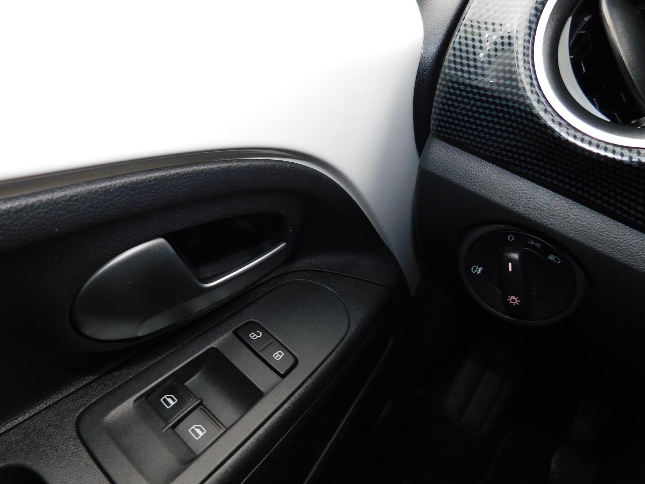 Volkswagen UP! 1.0 MPI 60PK MOVE UP! All-in Prijs! 1 jaar garanti