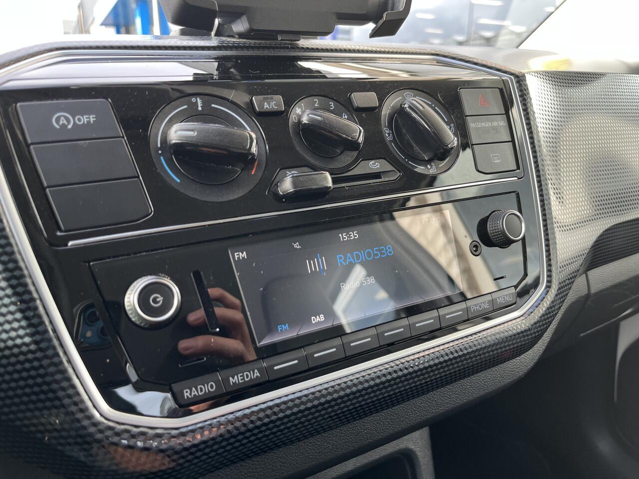 Volkswagen UP! 1.0 BMT move up! / 5 DEURS/ BLUETOOTH/ AIRCO/ ZEER ZUINIG/ DAB/ CARKIT