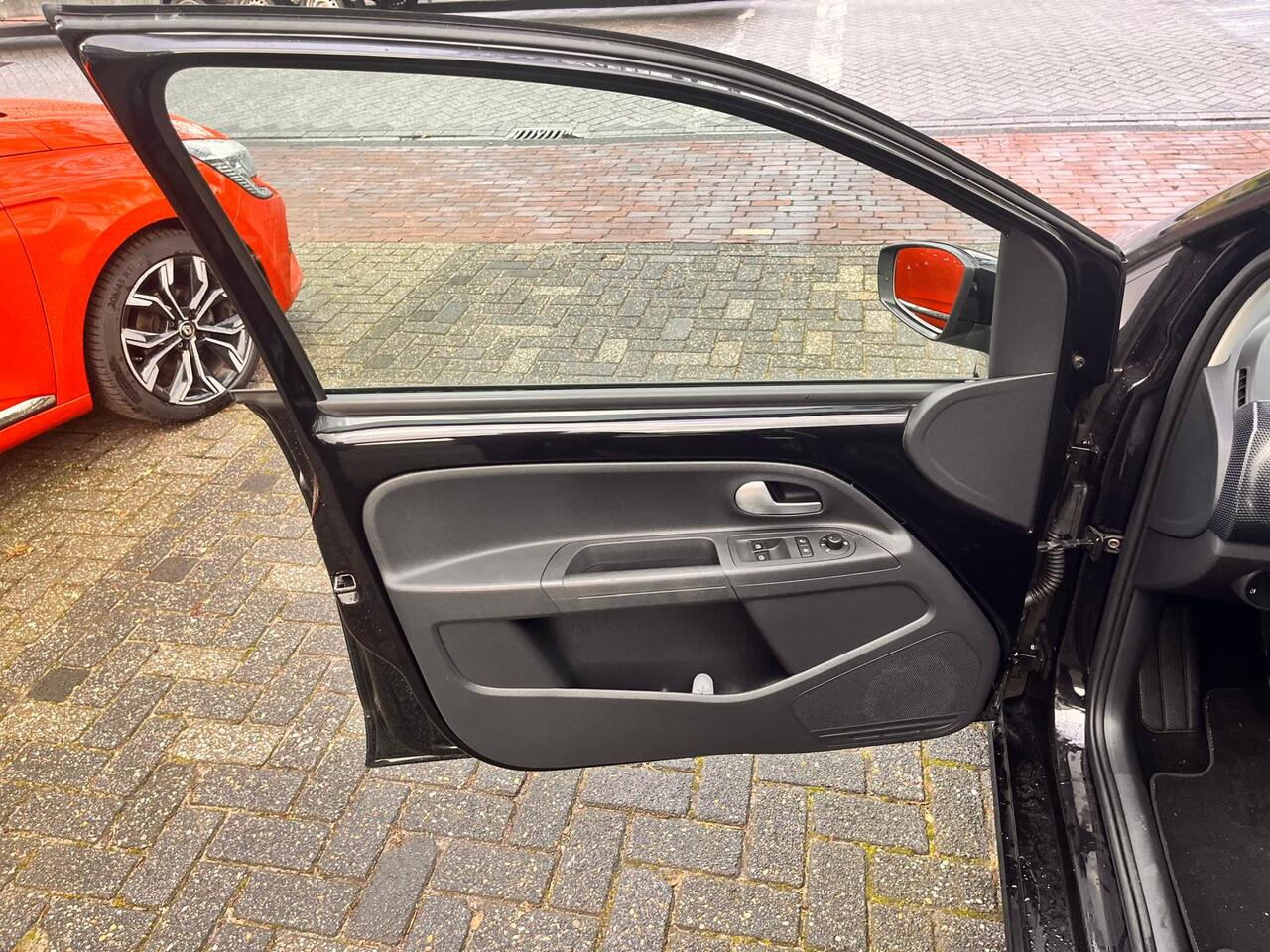 Volkswagen UP! 1.0 BMT move up!