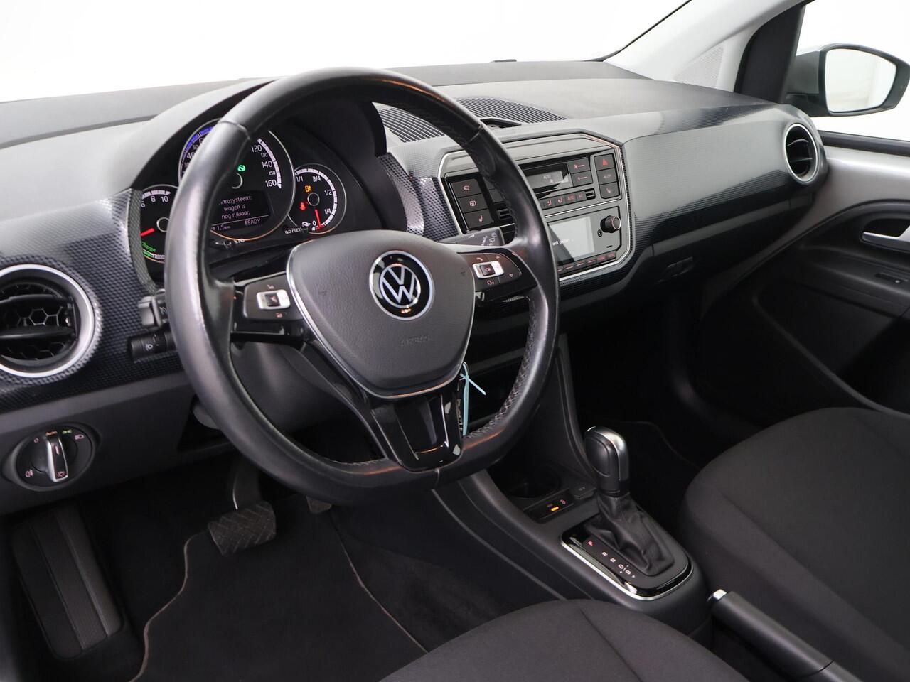 Volkswagen UP! e-Up! e-up! | 83 PK | SoH 93% | Cruise control | Verwarmde voorstoelen | Achteruitrijcamera |