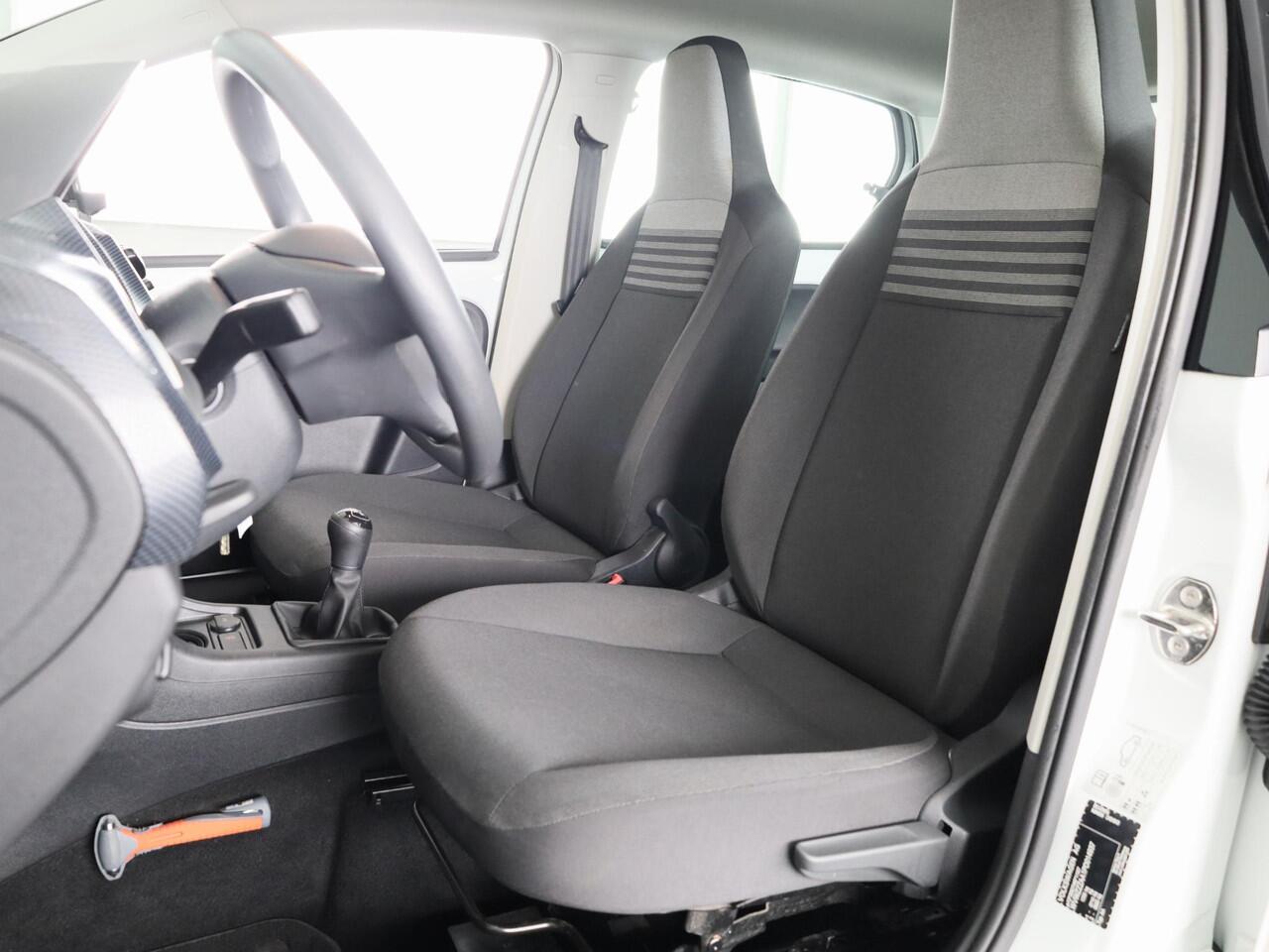 Volkswagen UP! 1.0 65 pk | Verlengde garantie | Navigatie via App | Airco | Rijstrooksensor |