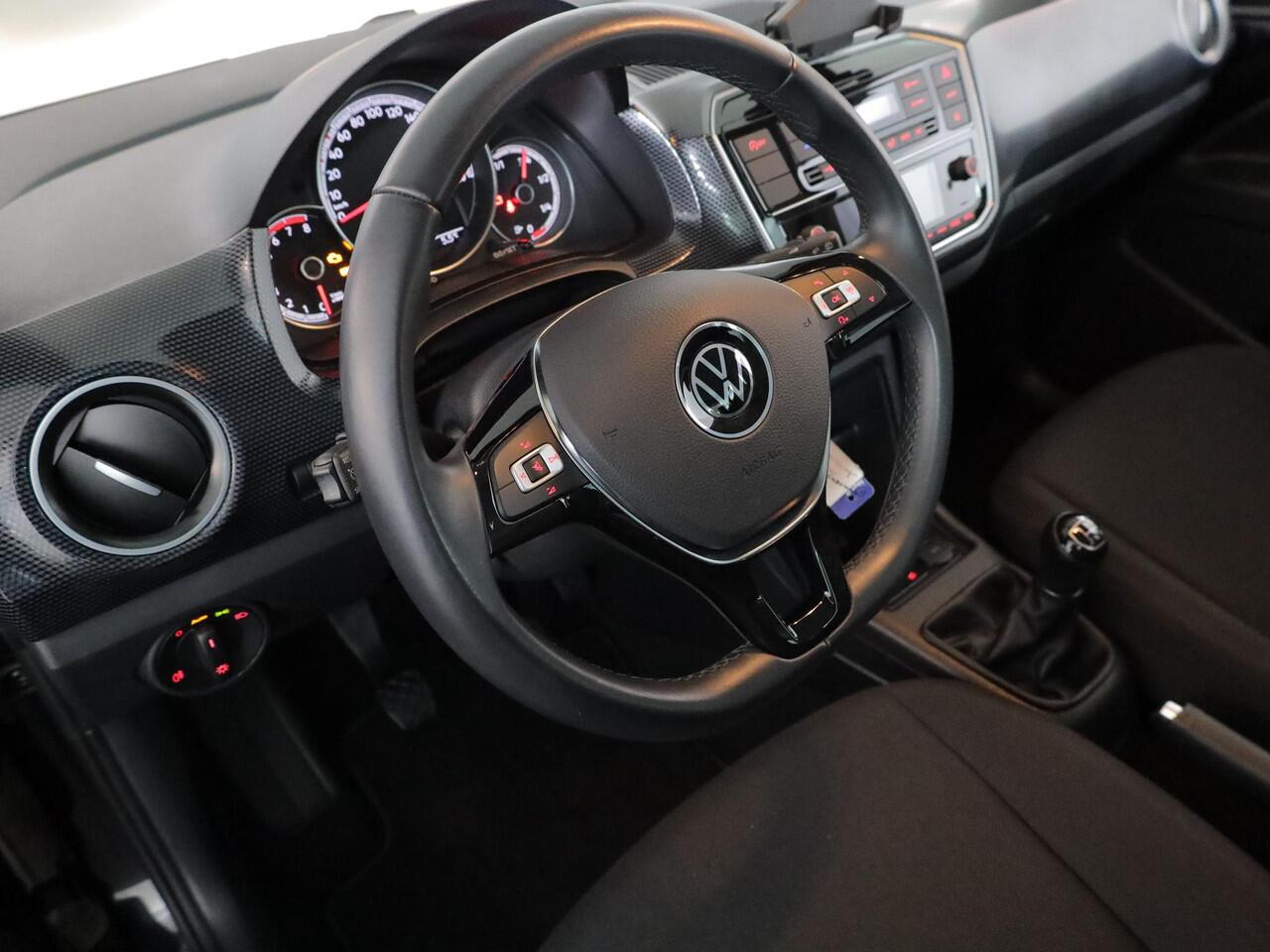 Volkswagen UP! 1.0 65 pk | Verlengde garantie | Navigatie via App | Autom. airco | Cruise control | Parkeersensoren achter | Achteruitrijcamera |