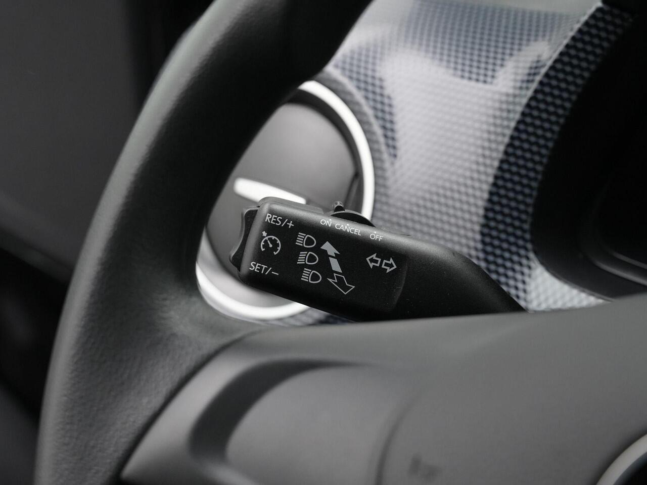 Volkswagen UP! 1.0 65 pk | Achteruitrijcamera | Navigatie via App | Cruise Control