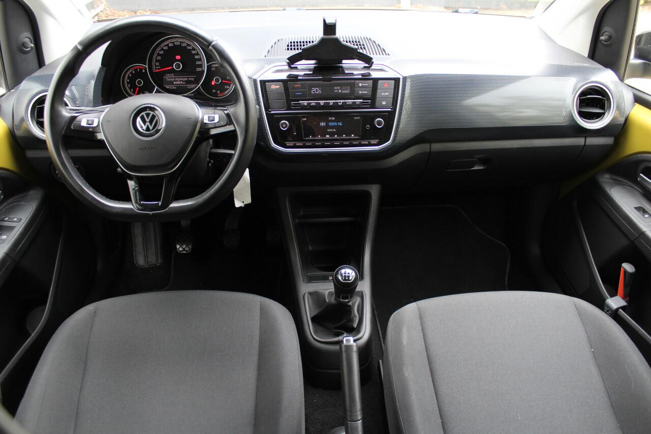 Volkswagen UP! 1.0 R-Line | Incl. 12 maanden Garantie | 1e Eigenaar | Cruise controle | Achteruitrijcamera | Parkeersensoren achter | Climate controle | Lane assist | DAB | 17 Inch LMV | Bluetooth | Stuurwiel multifunctioneel | Origineel NL Auto | NAP |