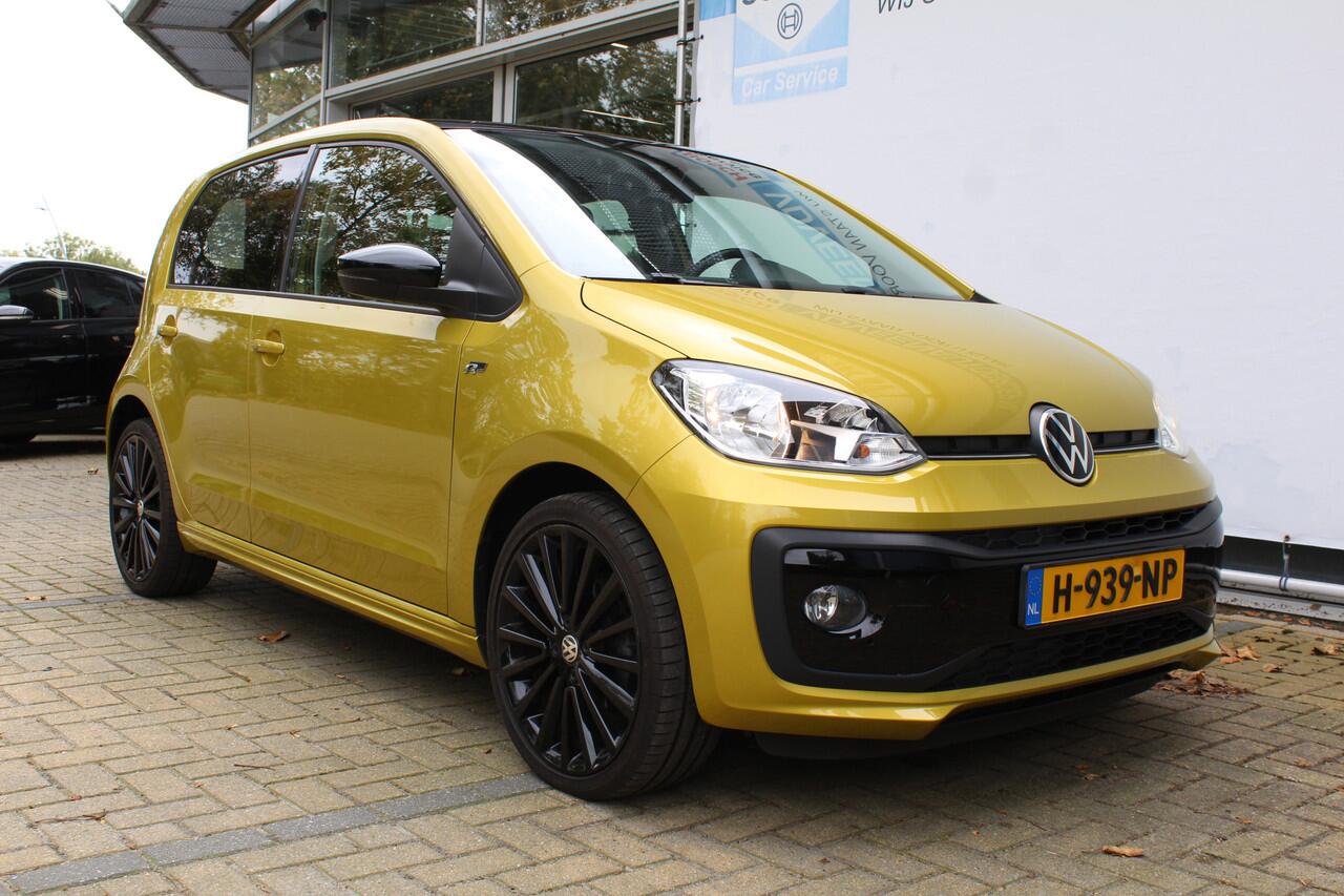 Volkswagen UP! 1.0 R-Line | Incl. 12 maanden Garantie | 1e Eigenaar | Cruise controle | Achteruitrijcamera | Parkeersensoren achter | Climate controle | Lane assist | DAB | 17 Inch LMV | Bluetooth | Stuurwiel multifunctioneel | Origineel NL Auto | NAP |