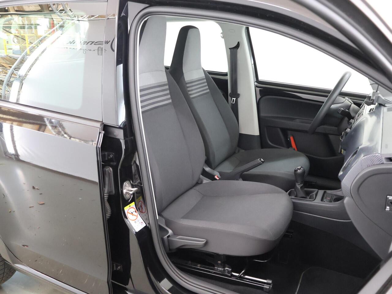 Volkswagen UP! 1.0 | Bluetooth | Parkeercamera | Climate Control | Cruise Control |