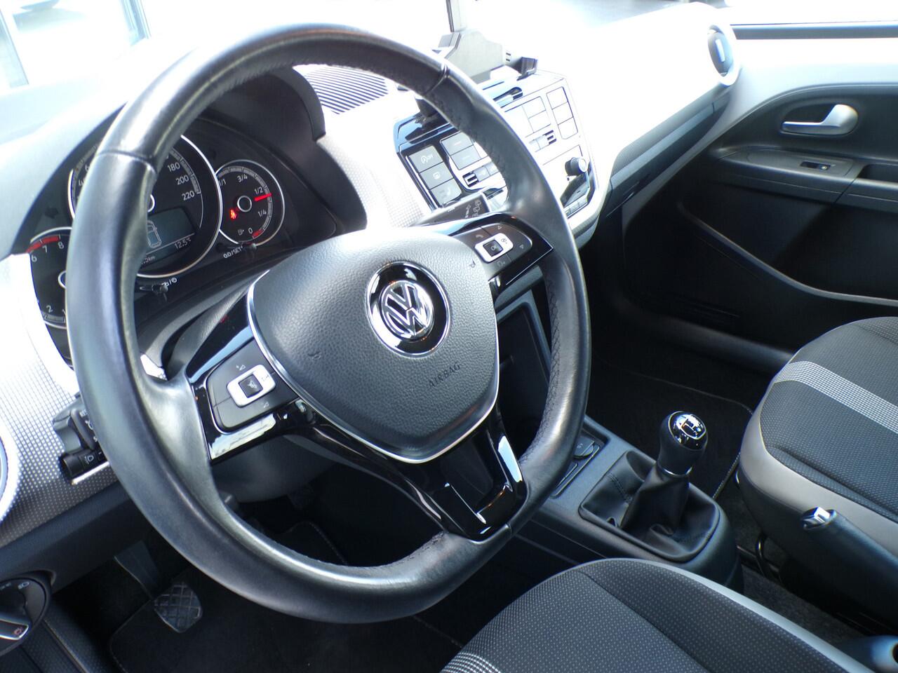 Volkswagen UP! 1.0 BMT high up!, R-Line / Stoelverwarming / Sensoren / Climate Control / Cruise Control / 16'' LMV