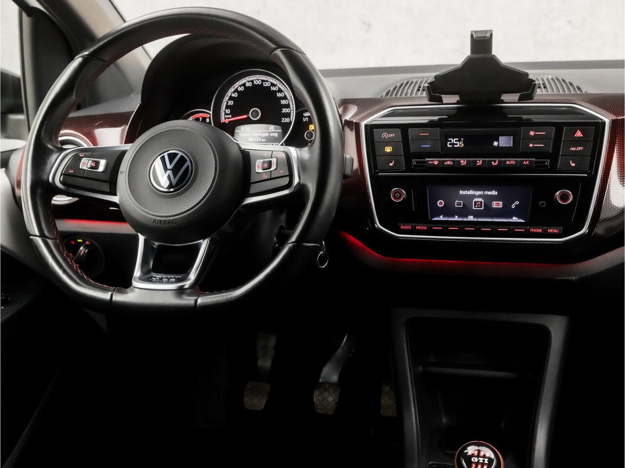 Volkswagen UP! 1.0 TSI GTI (STOELVERWARMING, BLUETOOTH, SFEERVERLICHTING, GETINT GLAS, SPORTSTOELEN, LM VELGEN, STUURWIEL MULTIFUNCTIONEEL, NIEUWE APK, NIEUWSTAAT)