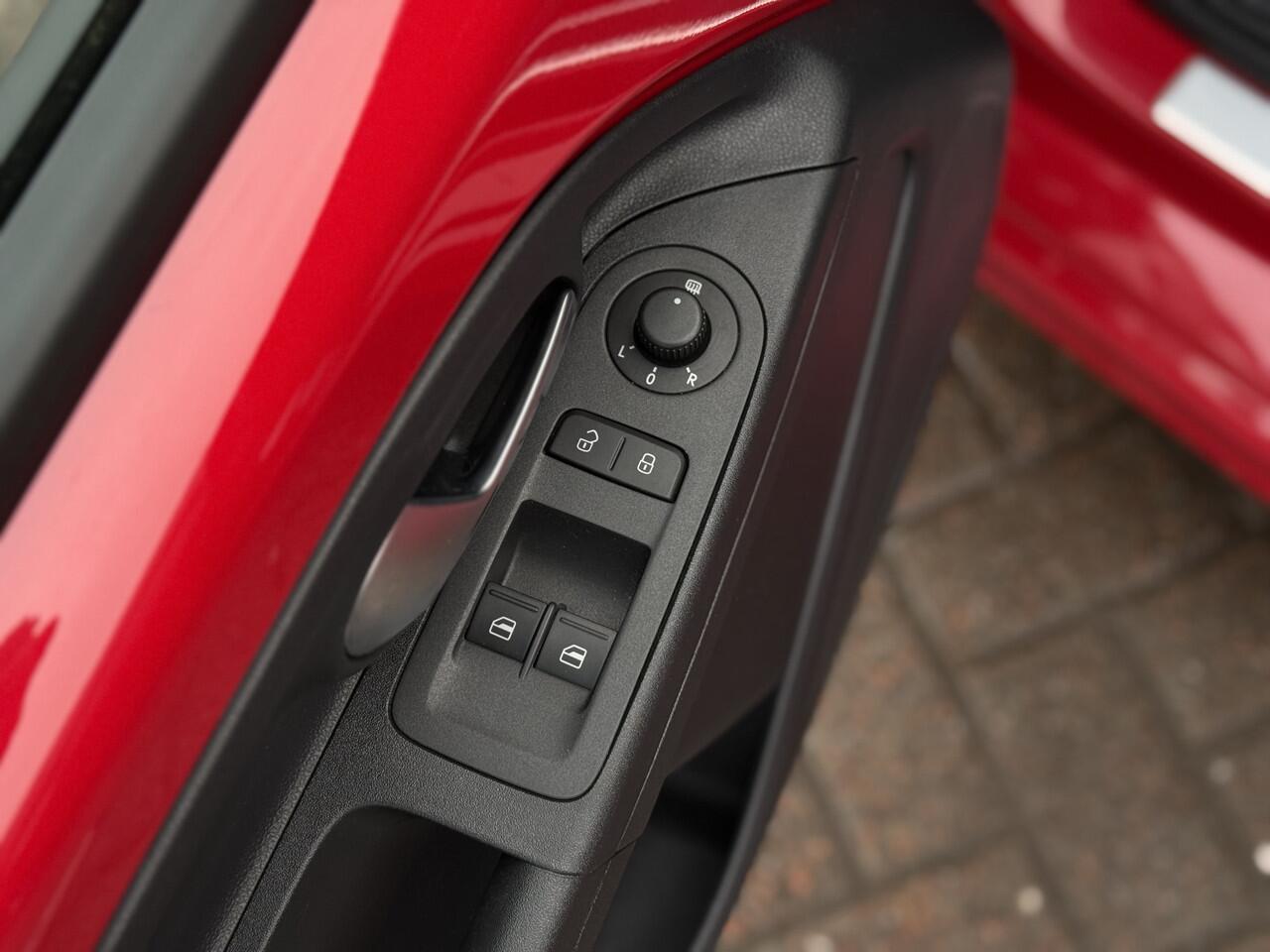 Volkswagen UP! 1.0 TSI GTI 116pk als nieuw! | Clima | Camera | PDC Achter | Bluetooth | Cruise | Stoelverwarming | RIJKLAARPRIJS INCL 12 MAANDEN GARANTIE EN BEURT