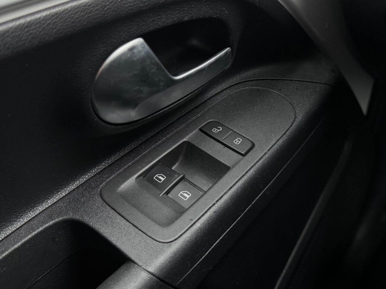 Volkswagen UP! Move Up - camera - sensoren - all season banden