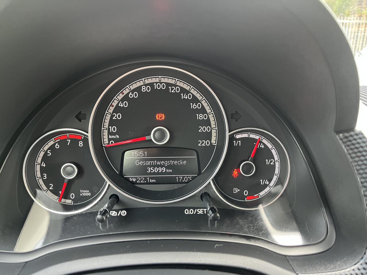 Volkswagen UP! 1.0 BMT move up! / 5 DEURS/ BLUETOOTH/ AIRCO/ ZEER ZUINIG/ DAB/ CARKIT