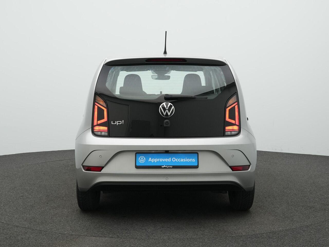 Volkswagen UP! 1.0 65 pk | Achteruitrijcamera | Navigatie via App | Cruise Control | All Season banden |
