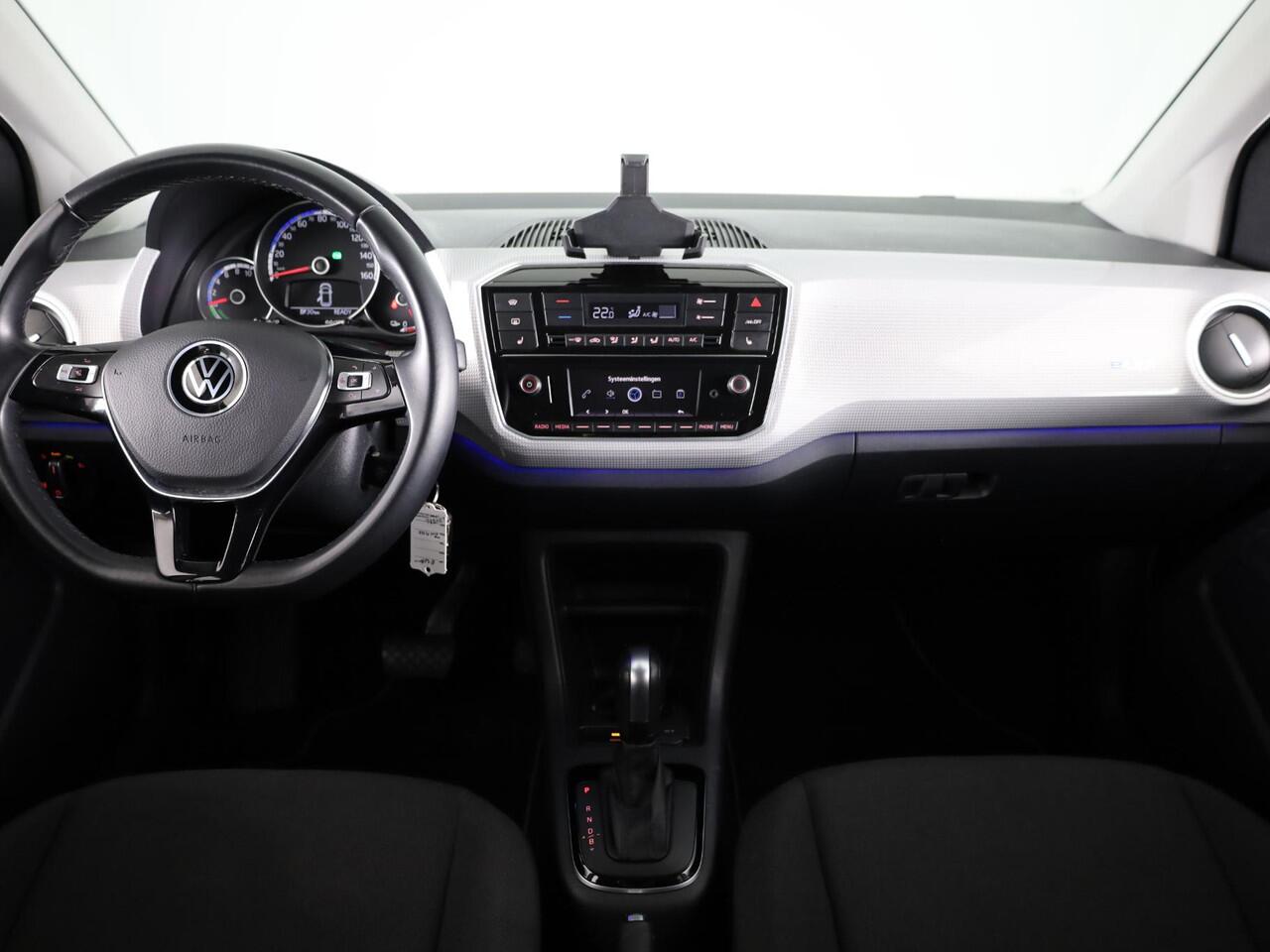 Volkswagen UP! e-Up! e-up! Style 83 pk | Navigatie via App | Autom. airco | Parkeersensoren achter | Achteruitrijcamera | Cruise control | Stoelverwarming |