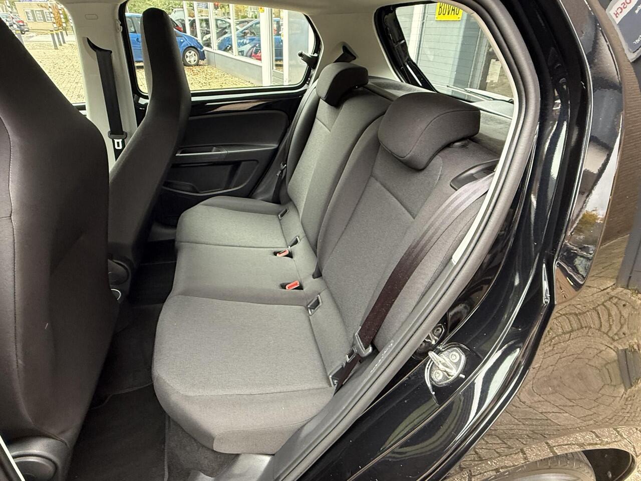 Volkswagen UP! 1.0 / Airco clima/ Navigatie via App / Camera/ PDC/ Cruise/ Camera/ PDC/ LED/