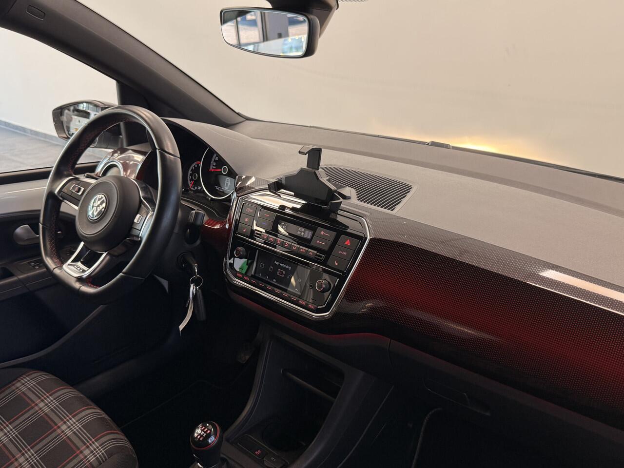 Volkswagen UP! 1.0 TSI GTI 5-Drs. ClimateControl Stoelverwarming 17'lmv 24 maanden garantie mogelijk (*vraag naar de voorwaarden)