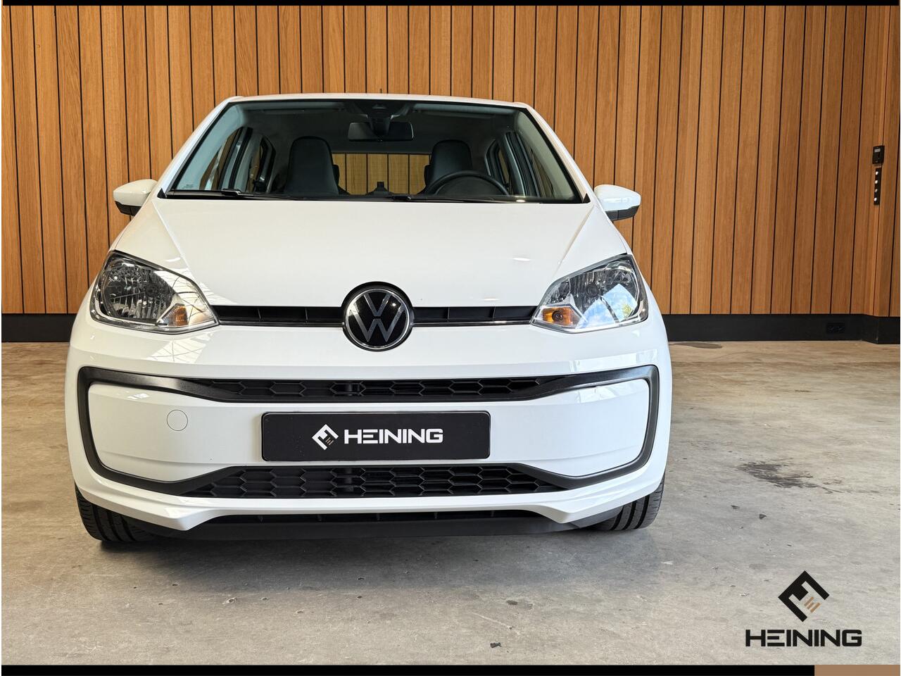 Volkswagen UP! 1.0 BMT move up! Airco. Bluetooth. Lichtmetaal. Hollandse auto met NAP