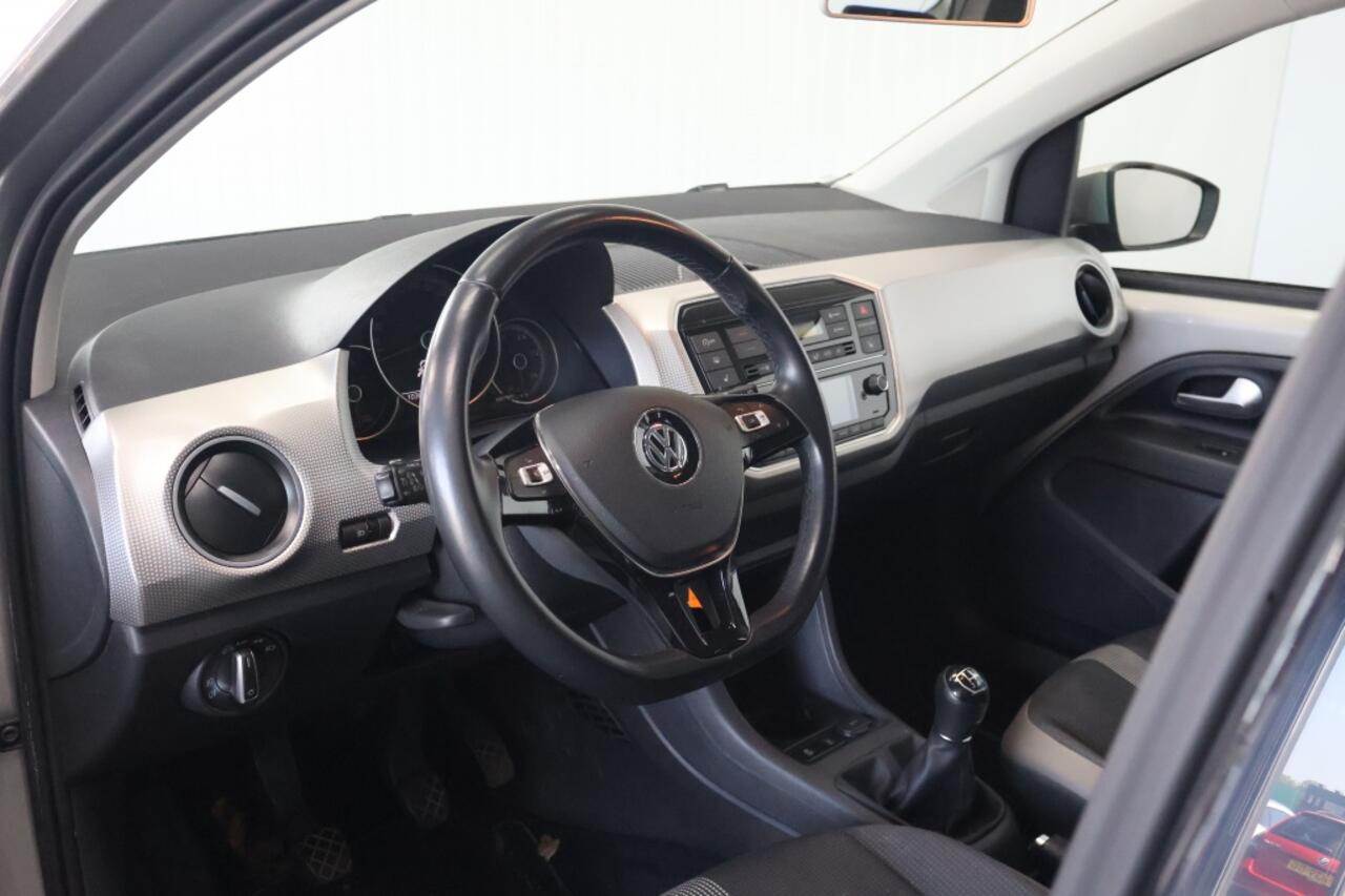 Volkswagen UP! 1.0 high up! | Cruise Control | Stoelverwarming | PDC