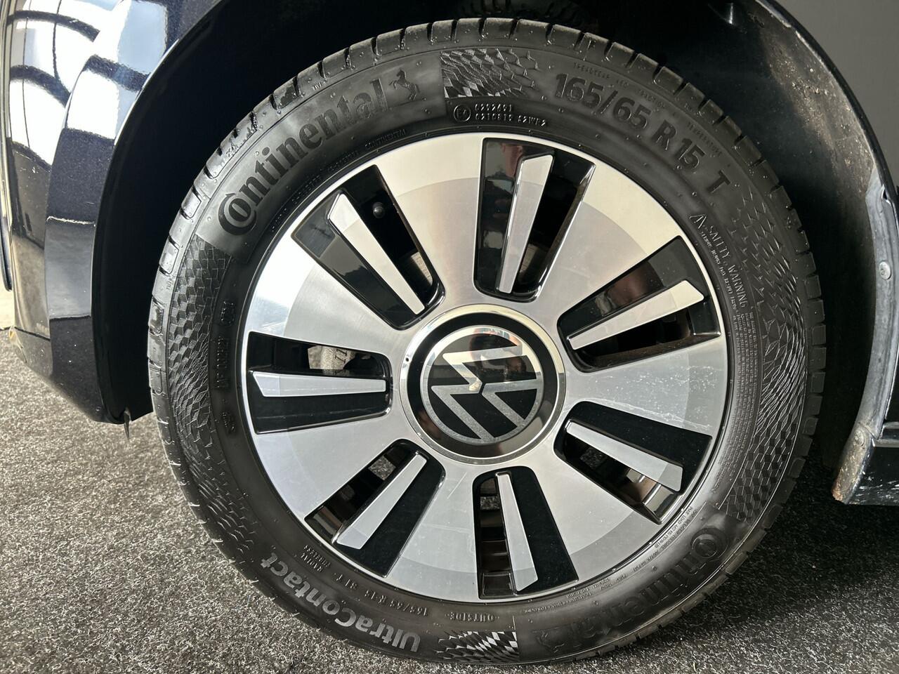 Volkswagen UP! e-Up! e-up! Style | Black & White | Winterpakket | Parkeercamera | SoH (batterijcheck) 93 % score!