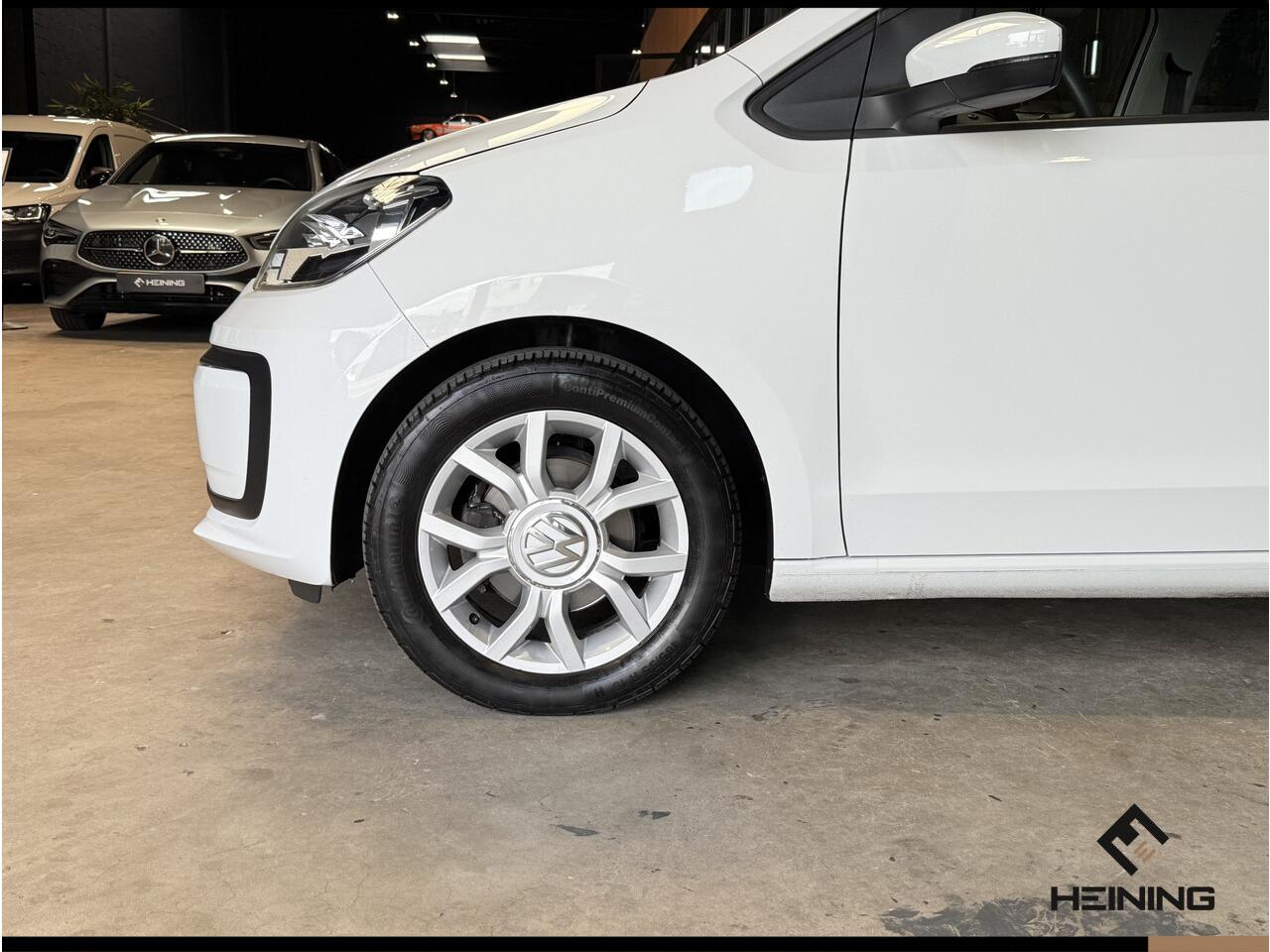 Volkswagen UP! 1.0 BMT move up! Airco. Bluetooth. Lichtmetaal. Hollandse auto met NAP