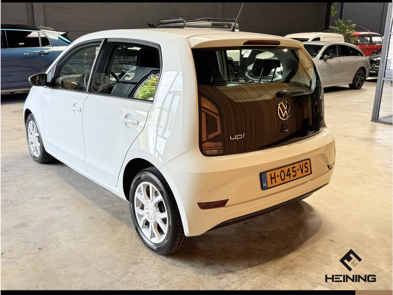 Volkswagen UP! 1.0 BMT move up! Airco. Bluetooth. Lichtmetaal. Hollandse auto met NAP
