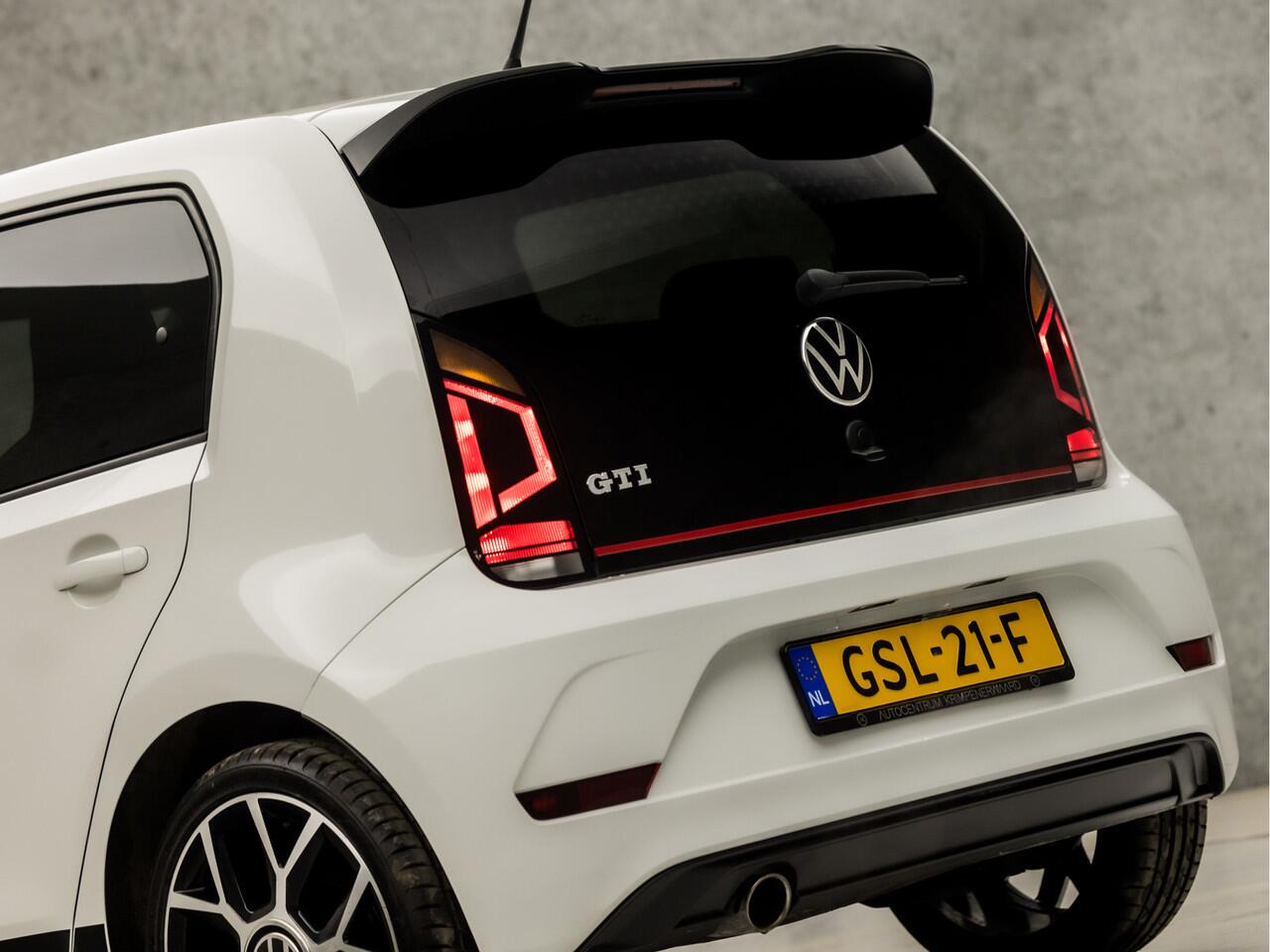 Volkswagen UP! 1.0 TSI GTI (STOELVERWARMING, BLUETOOTH, SFEERVERLICHTING, GETINT GLAS, SPORTSTOELEN, LM VELGEN, STUURWIEL MULTIFUNCTIONEEL, NIEUWE APK, NIEUWSTAAT)