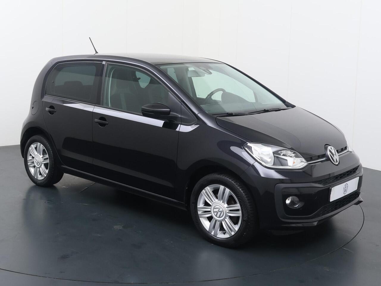 Volkswagen UP! 1.0 BMT high up! | 60 PK | Cruise control | Voorstoelen verwarmd | Climate control |