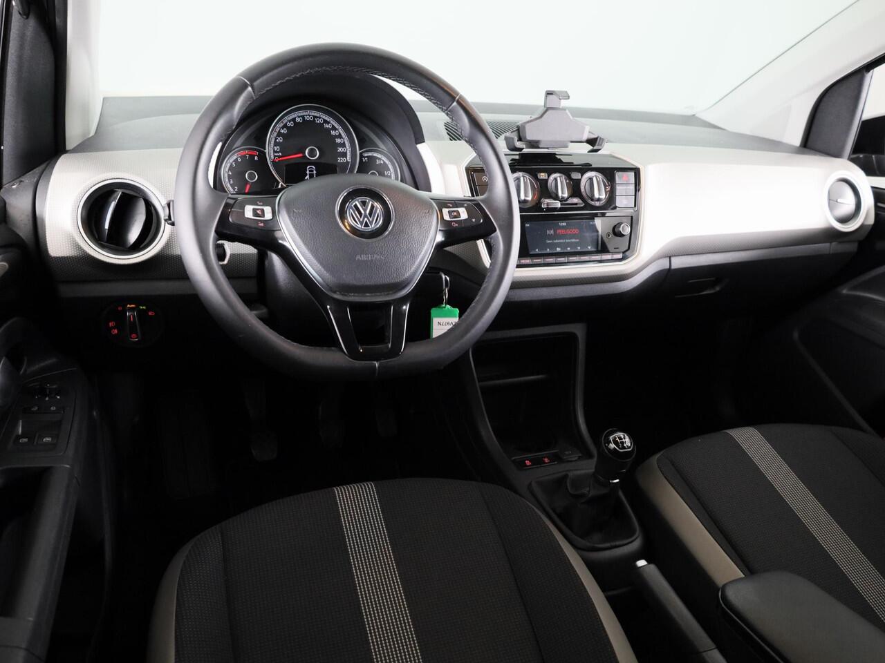 Volkswagen UP! 1.0 BMT high up! | Parkeersensoren | Multistuur | Airco | Navigatie via app |