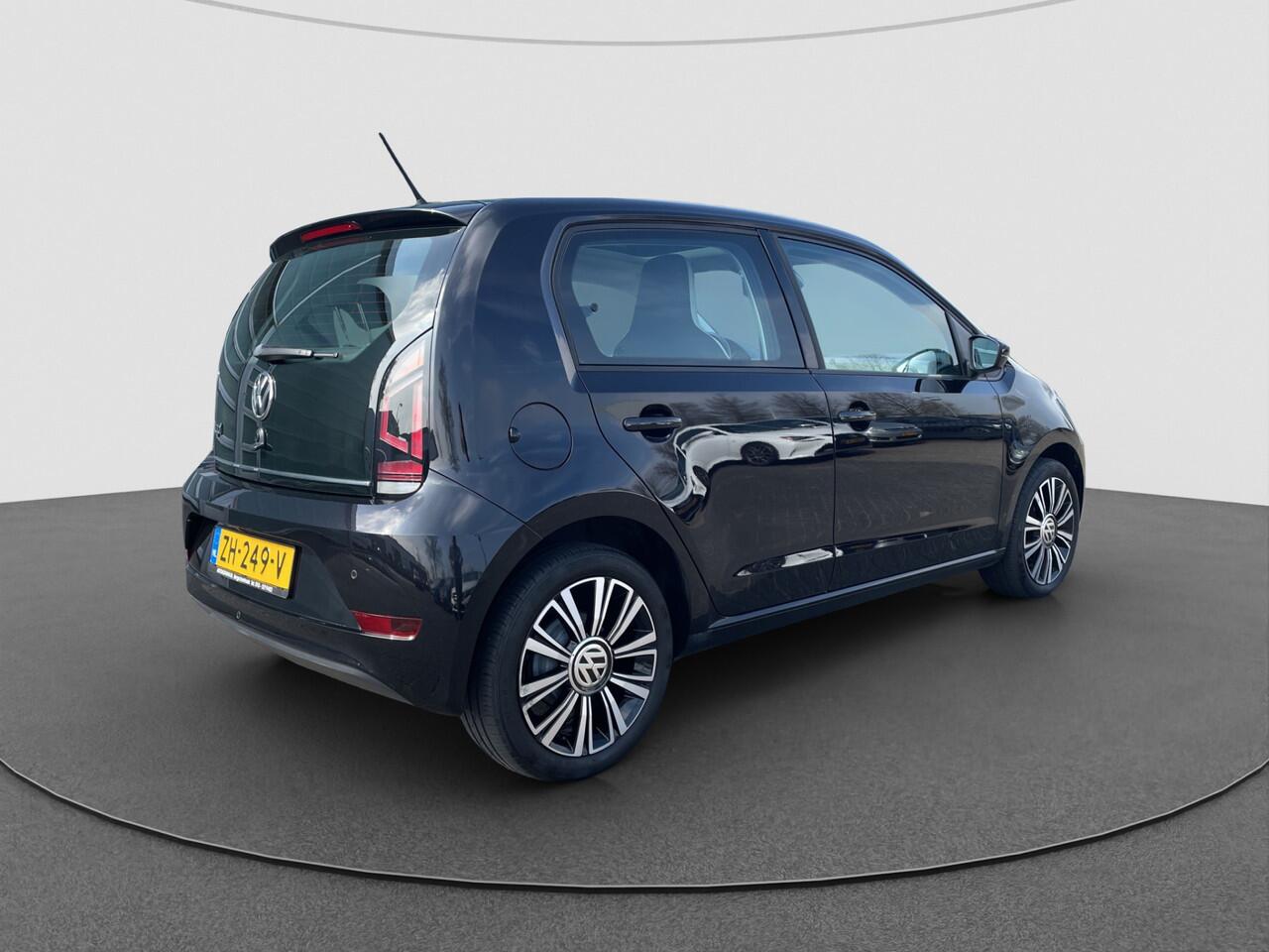 Volkswagen UP! 1.0 BMT high up! | Pano | Cruise | Camera | Leder