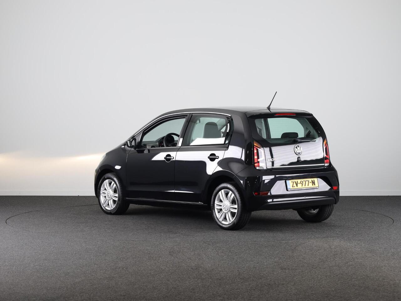 Volkswagen UP! 1.0 BMT high up! | Parkeersensoren | Multistuur | Airco | Navigatie via app |