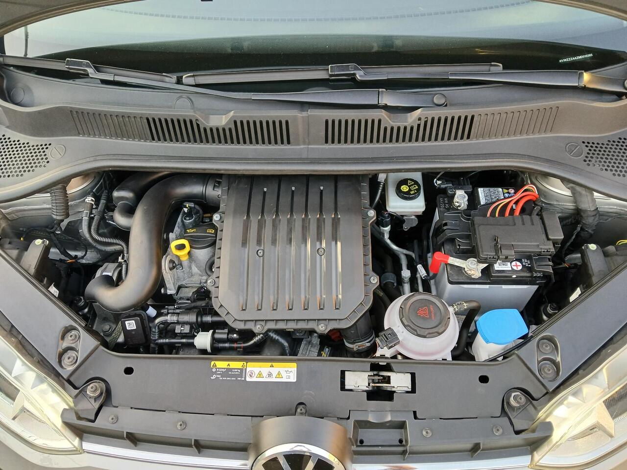 Volkswagen UP! 1.0 BMT move up! + Lichtmetalen velgen, Prachtige auto!