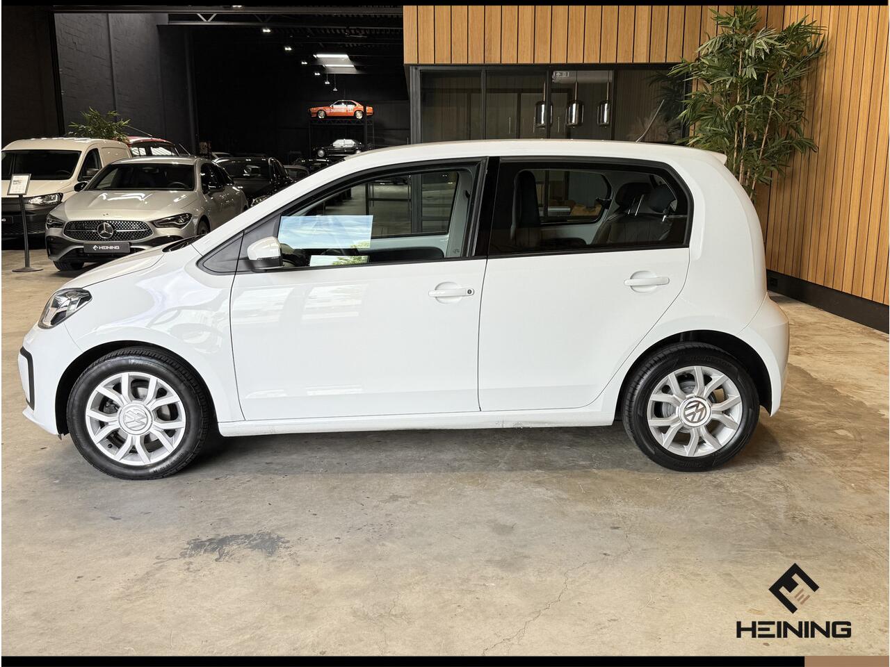 Volkswagen UP! 1.0 BMT move up! Airco. Bluetooth. Lichtmetaal. Hollandse auto met NAP