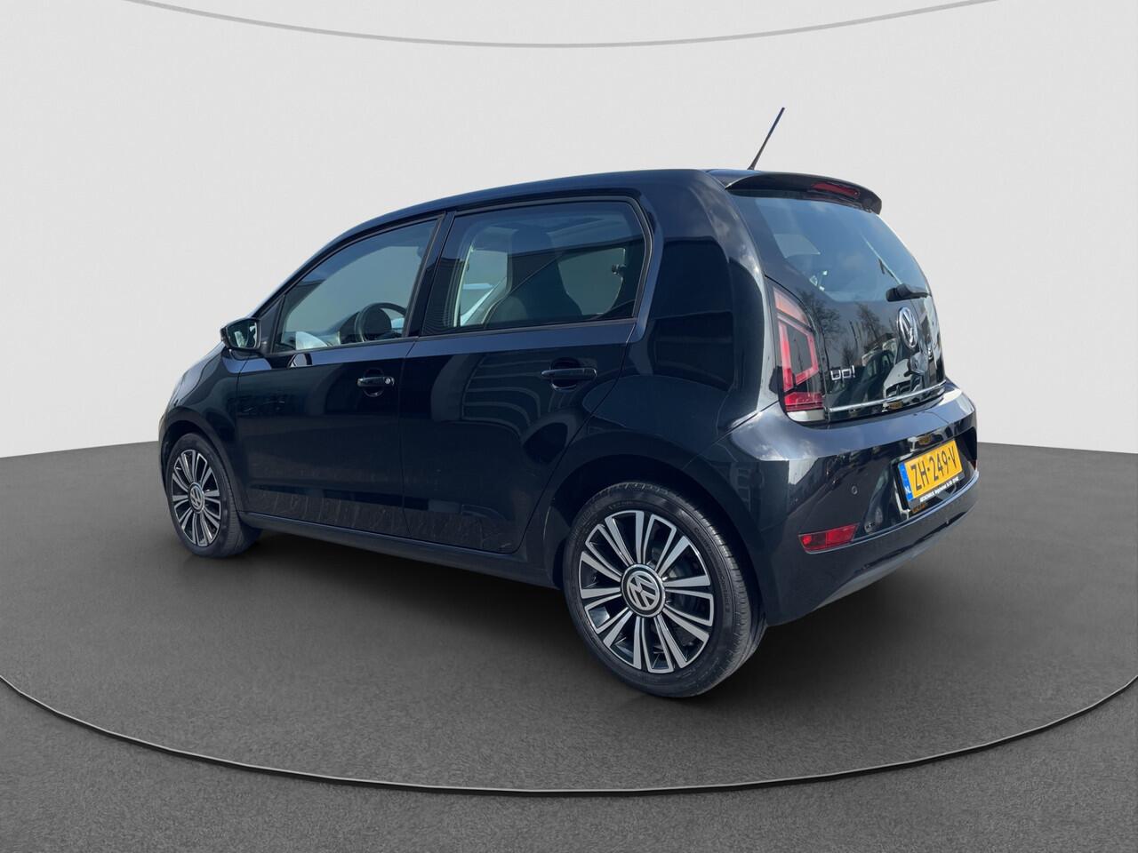 Volkswagen UP! 1.0 BMT high up! | Pano | Cruise | Camera | Leder