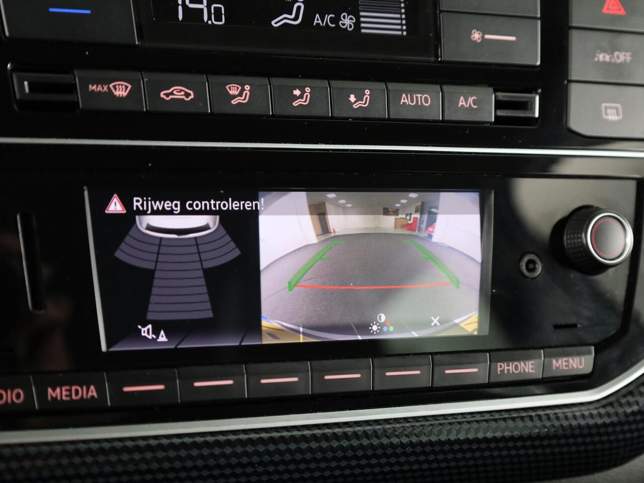 Volkswagen UP! 1.0 65 pk | Verlengde garantie | Navigatie via App | Autom. airco | Cruise control | Parkeersensoren achter | Achteruitrijcamera |