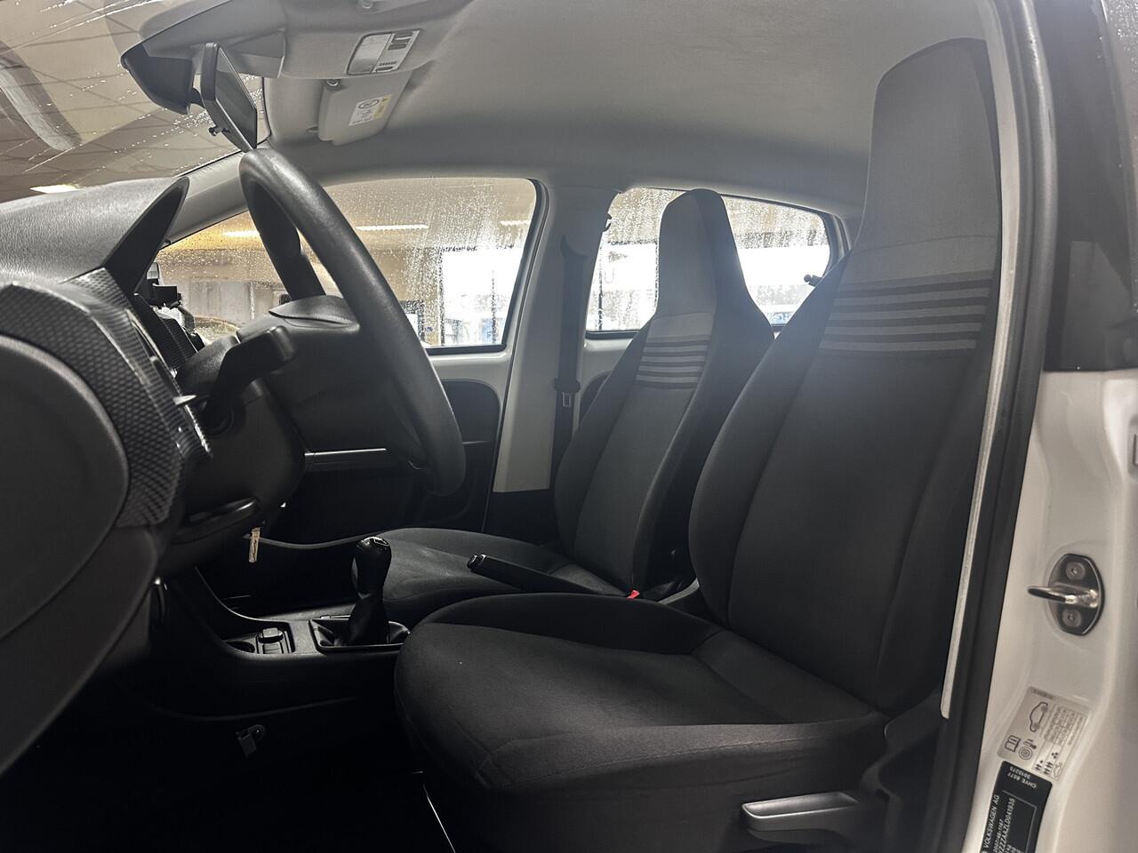 Volkswagen UP! 1.0 BMT move up!/ Lane-Assist./ Maps+More/ Airco/ C.v. Afstand/ Elek. pakket/ Bluetooth/ Isofix/ AUX & USB/ LED Dagrijverl.