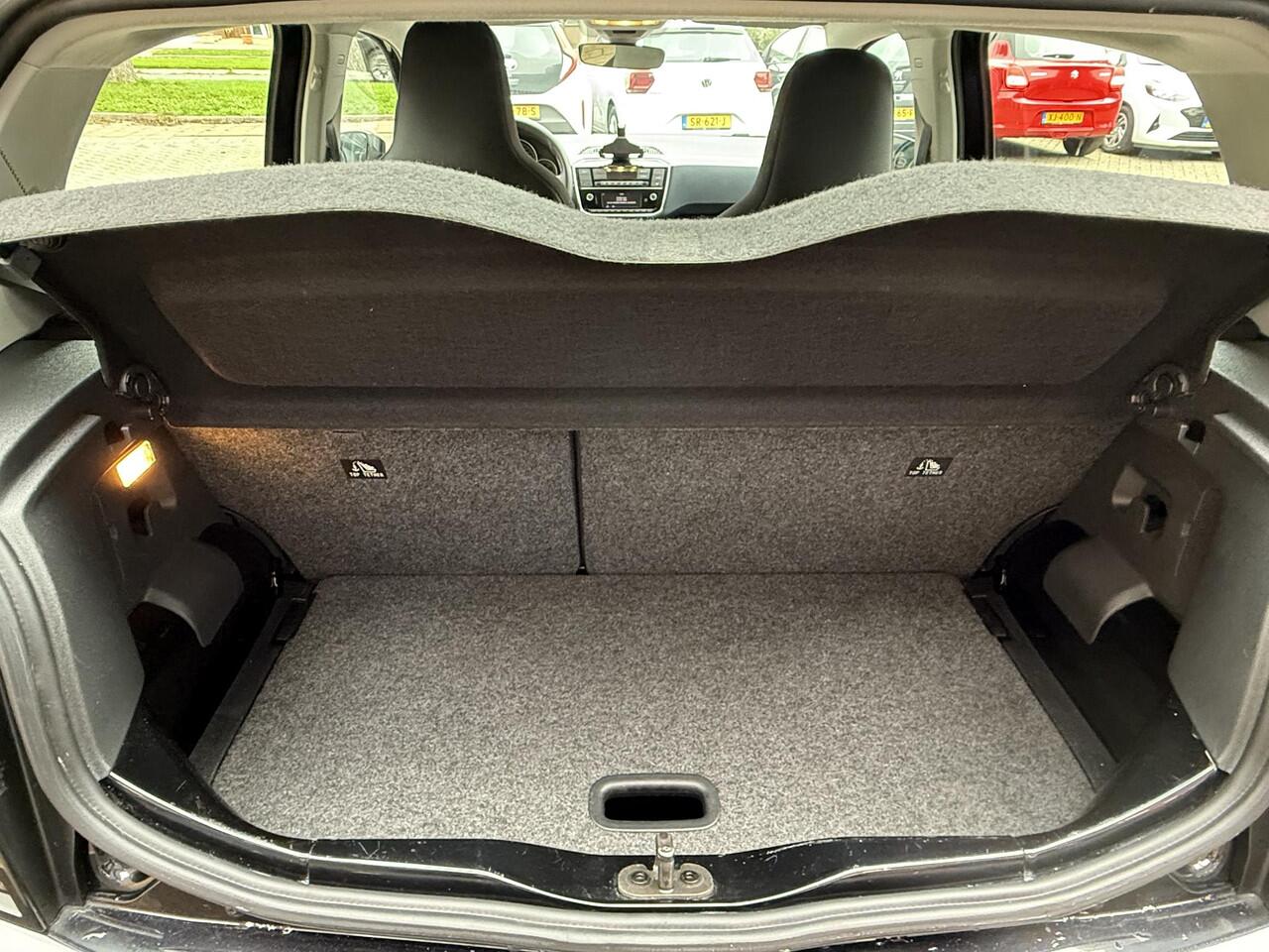 Volkswagen UP! 1.0 / Airco clima/ Navigatie via App / Camera/ PDC/ Cruise/ Camera/ PDC/ LED/