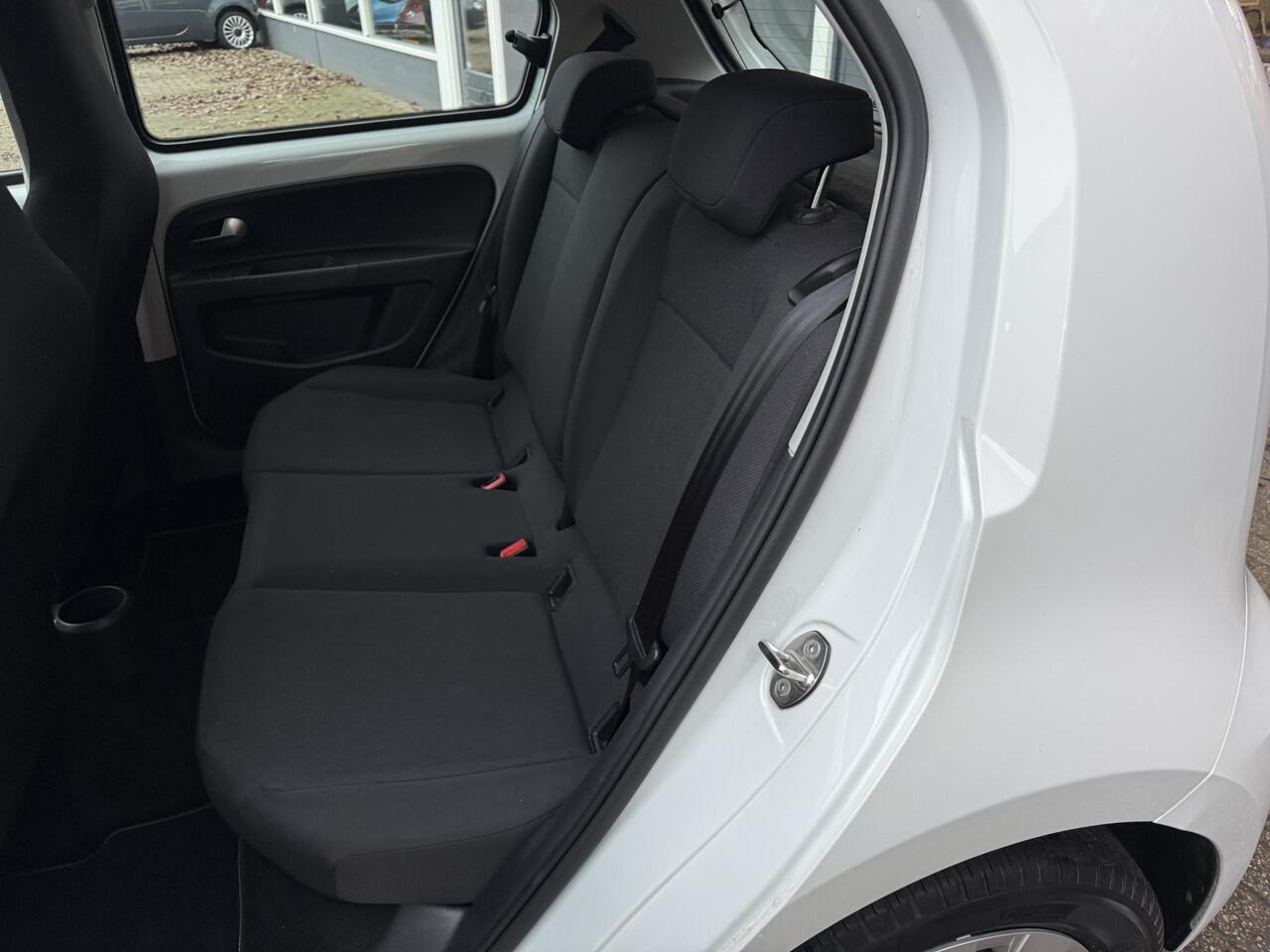 Volkswagen UP! 1.0 / Airco clima/ Cruise/ Navigatie via App/ Cruise/ PDC/ Camera