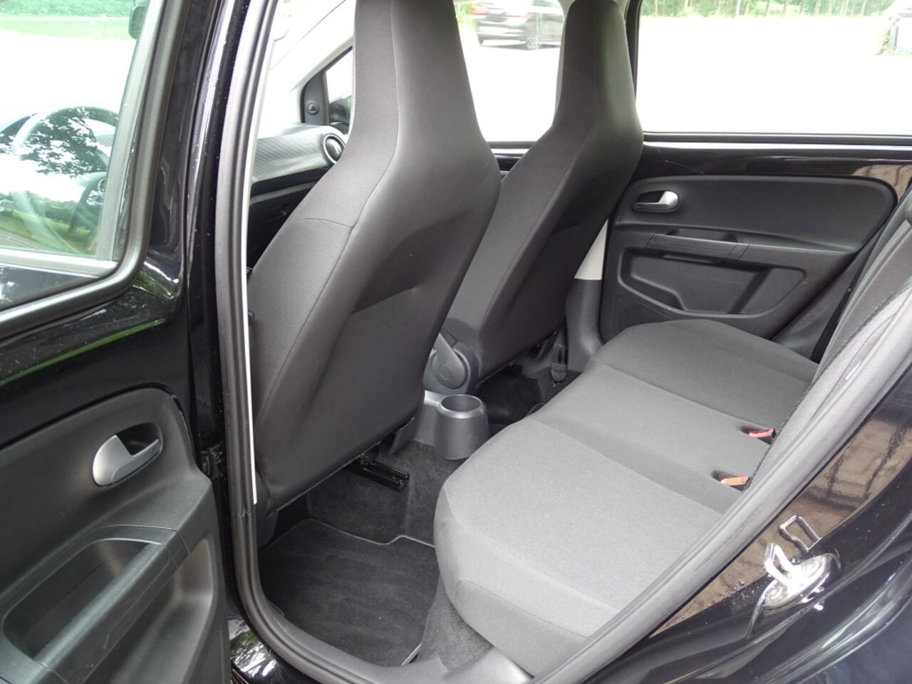 Volkswagen UP! 1.0 BMT up! DAB / LANE ASS AUR CAMERA PDC 1e eig