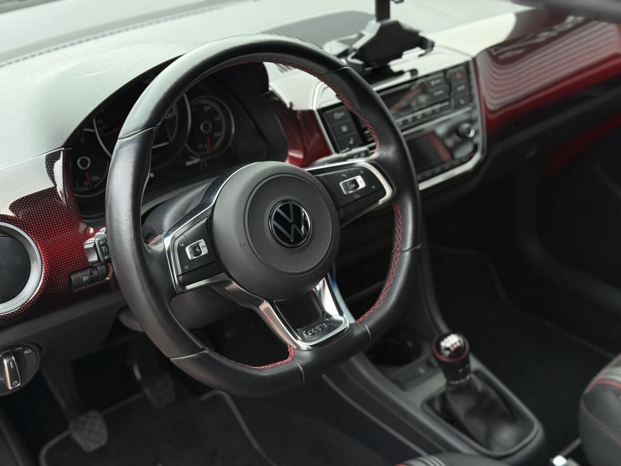 Volkswagen UP! 1.0 TSI GTI 116pk als nieuw! | Clima | Camera | PDC Achter | Bluetooth | Cruise | Stoelverwarming | RIJKLAARPRIJS INCL 12 MAANDEN GARANTIE EN BEURT